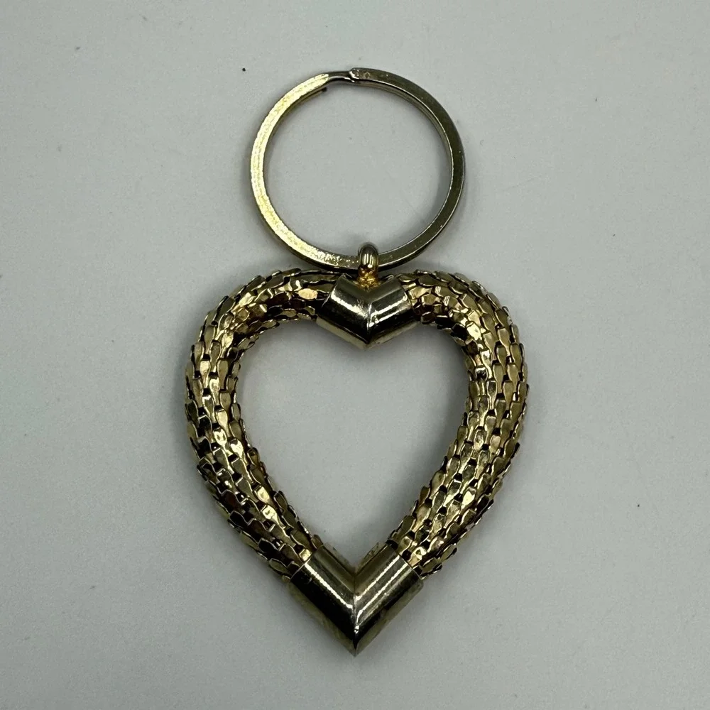 Vintage Gold Tone Heart Keychain Textured Mesh Scale Design Key Ring Charm